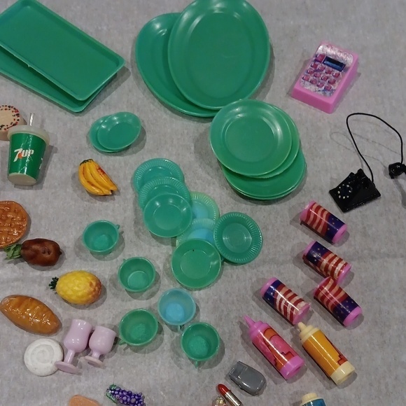 Small doll assortment of dishes and food items - Picture 4 of 7